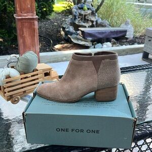 Tom’s zipper booties